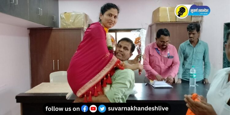 कुऱ्हाड खुर्द सरपंच पदाची निवडणूक, अत्यंत चुरशीच्या लढतीत कविता महाजन यांची बाजी