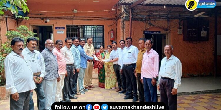 यासंबंधी निवेदन देताना संघटनेचे पदाधिकारी.