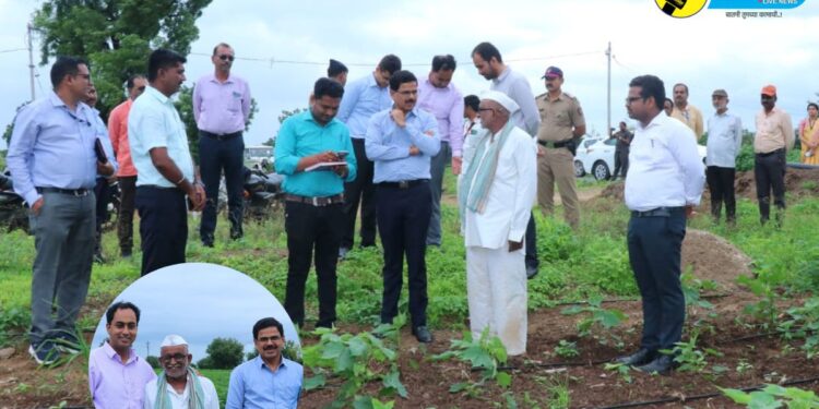 थेट शेतकऱ्यांच्या बांधावर जाऊन विभागीय आयुक्त, जिल्हाधिकाऱ्यांचा संवाद!