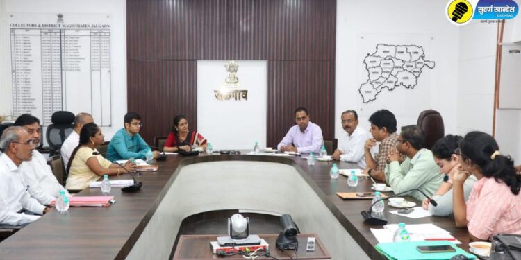 रेल्वे ट्रॅकवरील आत्महत्यांसंदर्भात बैठक; जिल्हाधिकारी आयुष प्रसाद यांनी दिले महत्वाचे आदेश