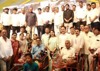 रावेर येथे कृत्रिम अवयव व सहाय्यभूत साधने शिबिरात ४ हजार ५०० दिव्यांग लाभार्थ्यांना वाटप