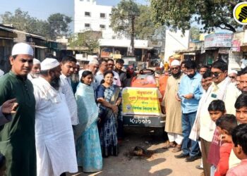 शिवसेना नेत्या (ठाकरे गट) वैशाली सुर्यवंशी यांच्या हस्ते वरखेडी आणि भोकरी येथे जंतुनाशक, डास नियंत्रक फवारणीस सुरूवात