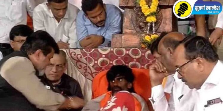 Maratha Reservation : मनोज जरांगे यांचे आमरण उपोषण मागे, शिष्टमंडळाच्या भेटीत नेमंक काय घडलं?