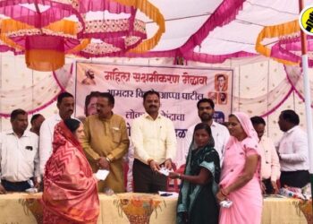 नांद्रा येथे महिला सक्षमीकरण मेळाव्याप्रसंगी विविध दाखल्यांचे आमदार किशोर पाटील यांच्या हस्ते वाटप