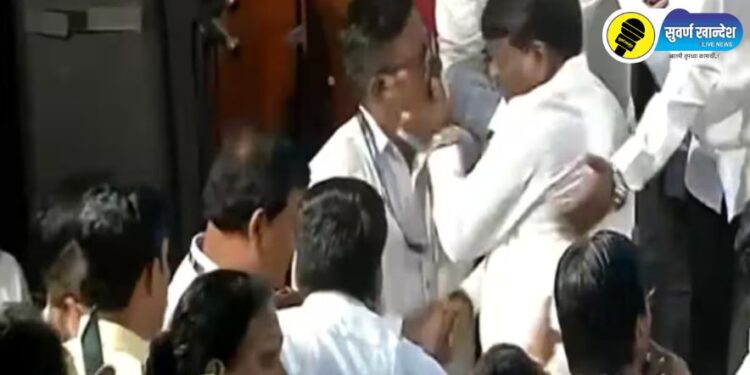 पोलिस कर्मचाऱ्याला मारहाण प्रकरण, ‘त्या’ भाजप आमदारांविरोधात गुन्हा दाखल