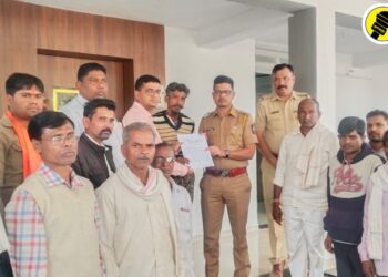 देवमोगरा पुनर्वसन आश्रम शाळेतील विद्यार्थ्याची आत्महत्या, सामाजिक संघटनांचे पोलीस अधिकाऱ्यांना निवेदन