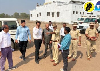 साहित्य संमेलनस्थळी जाणाऱ्या सर्व रस्त्यांची कामे पूर्ण, जिल्हाधिकारी आयुष प्रसाद यांनी घेतला आढावा