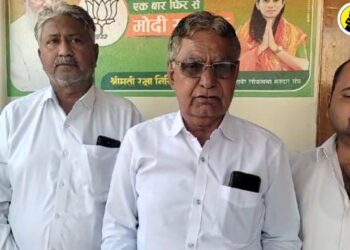 चोपडा पं.स.चे माजी सभापती आत्माराम म्हाळके माहिती देताना