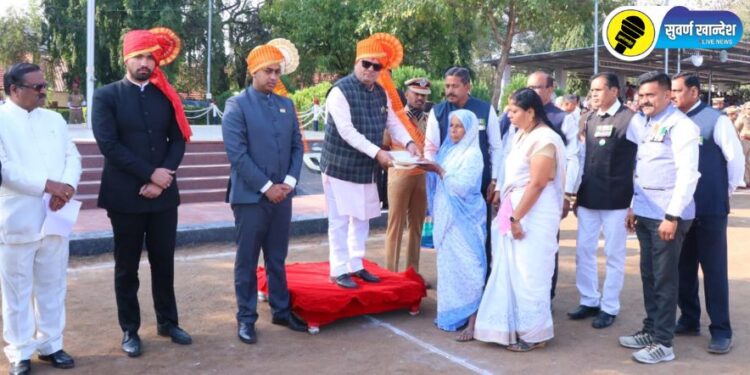 नगरदेवळा येथील ऑपरेशन रक्षक मोहीमेत शहीद झालेल्या जवानाच्या वीर मातेला मिळाली शासकीय जमीन