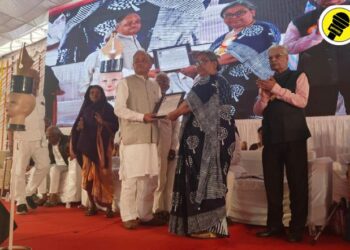 लासगावचे सुपुत्र खलील देशमुख जीवनगौरव पुरस्काराने सन्मानित, अमळनेर येथे विद्रोही साहित्य संमेलनात झाला सन्मान