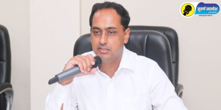 प्रलंबित कामे तात्काळ पूर्ण करा, जिल्हाधिकारी आयुष प्रसाद यांच्या प्रशासनाला सूचना