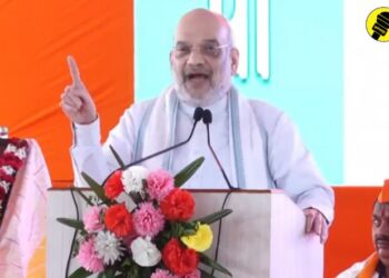 गृहमंत्री अमित शहा युवा संवाद बोलताना