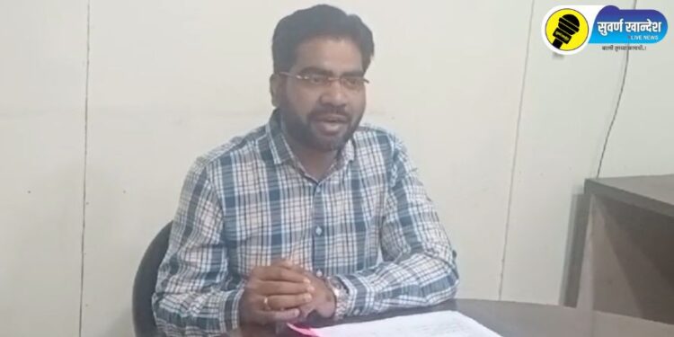 प्रांताधिकारी भूषण अहिरे पत्रकारांसोबत संवाद साधताना