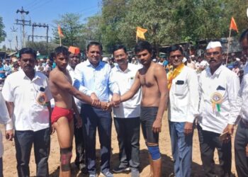 भडगावात रंगली कुस्त्यांची दंगल, नरेंद्रसिंग सुर्यवंशी यांच्या हस्ते आखाडा पूजन