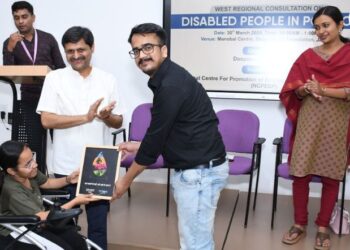 “दिव्यांगांचा राजकारणात व लोकशाहीत सहभाग” या विषयावर दीपस्तंभ मनोबल प्रकल्पात कार्यशाळेचे आयोजन