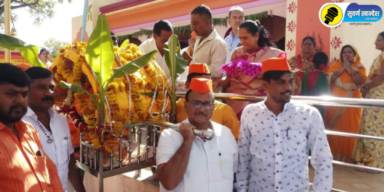 पारोळा येथे महाशिवरात्रनिमित्त हर हर महादेवाच्या गजरात पालखी सोहळा