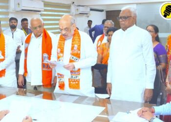 अमित शाह यांच्याकडे स्वत:ची कारसुद्ध नाही अन् कॅश केवळ 24 हजार रुपये, काय संपूर्ण बातमी?