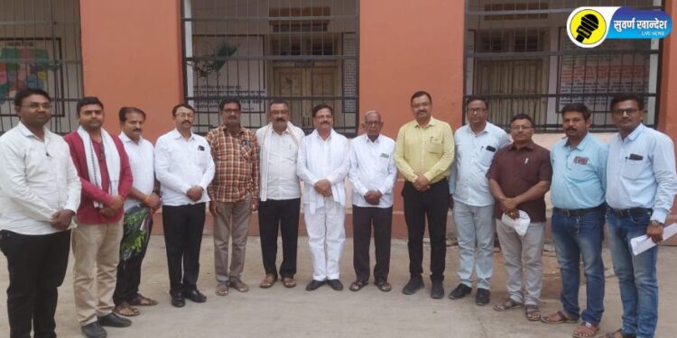 पाचोरा तालुका माध्यमिक शिक्षक संघाच्या अध्यक्षपदी आर. एल. पाटील यांची बिनविरोध निवड