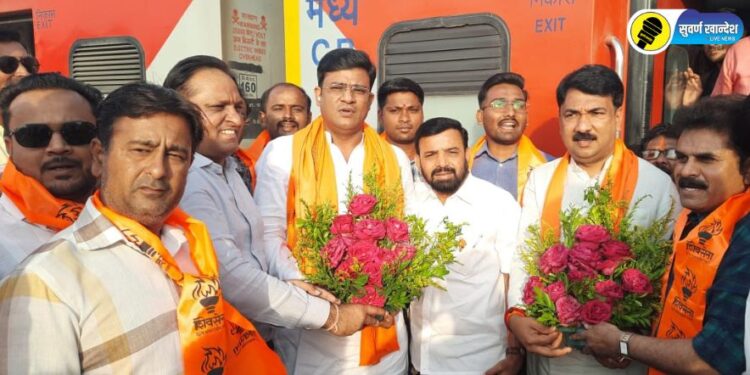 Pachora News : पाचोरा रेल्वे स्थानकावर उन्मेष पाटील व करण पवारांचे भव्य स्वागत