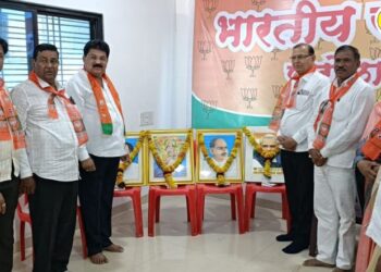 माजी खासदार ए.टी. पाटील यांच्या संपर्क कार्यालयात भाजपचा 44 वा स्थापना दिनानिमित्त कार्यक्रम संपन्न
