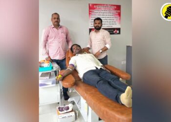 गरजू रूग्णासाठी पीएसआय अमोल गुंडे यांनी केले रक्तदान, काय आहे संपूर्ण बातमी?