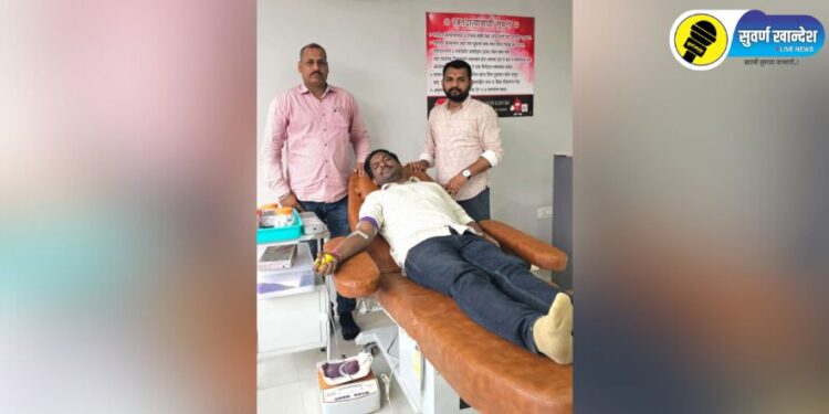 गरजू रूग्णासाठी पीएसआय अमोल गुंडे यांनी केले रक्तदान, काय आहे संपूर्ण बातमी?