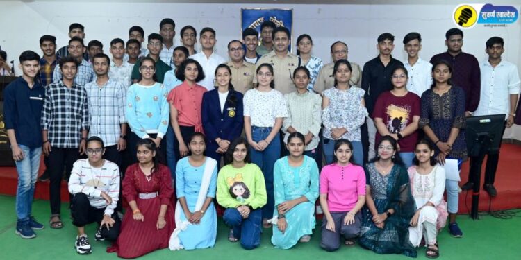 दहावीत उत्तीर्ण झालेल्या पोलीस पाल्यांचा गौरव, जळगाव जिल्हा पोलीस अधीक्षकांची संकल्पना