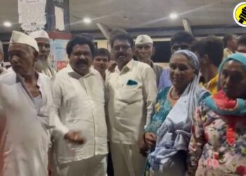 पाचोरा तालुक्यातील सांगवी गावाजवळील पुलाच्या कामामुळे एसटी बसच्या प्रवाशांचे हाल, पाचोरा काँग्रेस धावली मदतीला