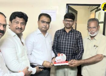 पारोळा येथे डॉक्टर दिनानिमित्त अमोल पाटील यांच्या हस्ते डॉक्टरांचा सन्मान