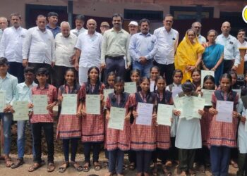 महसूल पंधरवाडा निमित्त श्री शिवाजी माध्य व उच्च माध्यमिक विद्यालयात युवा संवाद