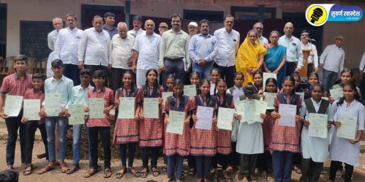 महसूल पंधरवाडा निमित्त श्री शिवाजी माध्य व उच्च माध्यमिक विद्यालयात युवा संवाद