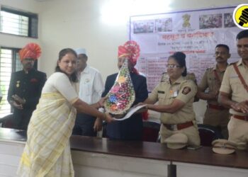 महसूल पंधरवाडानिमित्त आदर्श अव्वल कारकून म्हणुन योगिता न्हाळदे यांचा गौरव