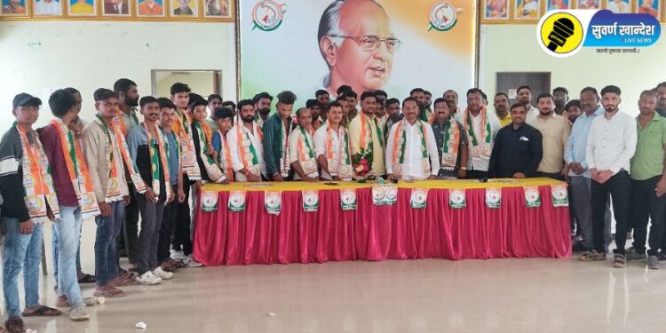 Jalgaon News : असोद्याच्या युवकांचा राष्ट्रवादी काँग्रेस शरदचंद्र पवार पक्षात प्रवेश