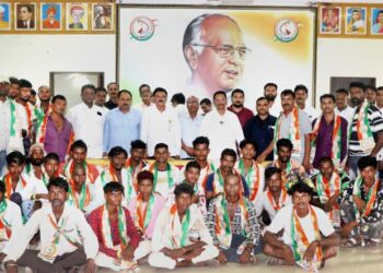 जळगाव ग्रामीणमधील आदिवासी बांधवांना सोबत घेऊन चालण्यासाठी आम्ही कटीबद्ध – गुलाबराव देवकर