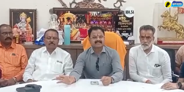 आमदार किशोर पाटील पत्रकार परिषदेत माहिती देताना