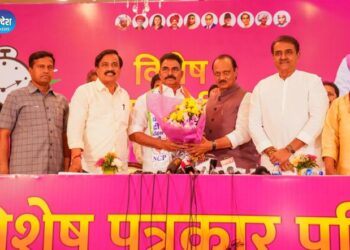 “…..म्हणूनच मी त्यांच्या पाठीशी उभं राहणं पसंत केलं”, पक्षप्रवेश केल्यानंतर सयाजी शिंदेंनी सांगितले कारण
