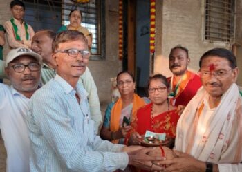 जळगाव ग्रामीण : धरणगाव तालुक्यात गुलाबराव देवकरांच्या प्रचाराचा झंझावात, लोकवर्गणीतून बळ देण्याचा प्रयत्न