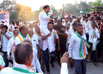 जळगाव ग्रामीण : माजी मंत्री गुलाबराव देवकरांच्या प्रचार रॅलीला मोठा प्रतिसाद