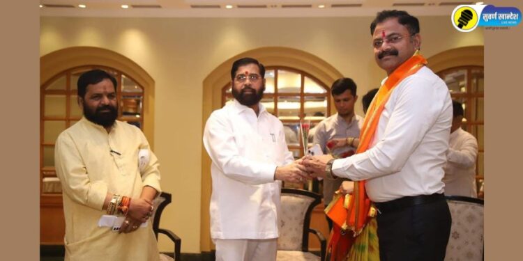 MLA Kishore Appa Patil congratulating Deputy Chief Minister Eknath Shinde. With him is MLA Bharat Gogawale. (File photo)