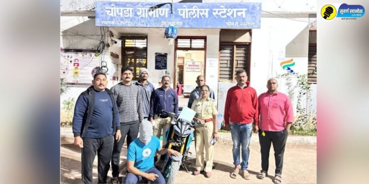 illegal unlicensed pistol along with 2 cartridges found one arrested from Chopda