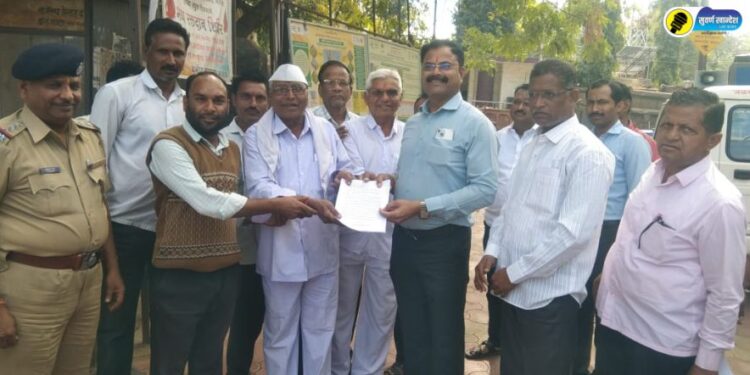 MLA Kishore Appa Patil and Farmers at Bhadgaon