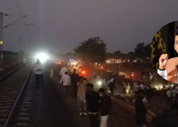 Chief Minister Devendra Fadnavis announces 5 lakh rupees assistance to the families of the deceased in Pachora train accident