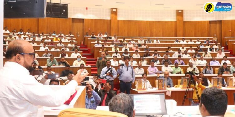 Will help in building a new housing society for journalists in Jalgaon says minister gulabrao patil