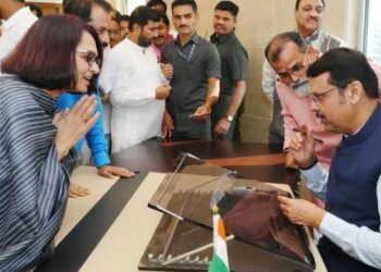 dr madhuri borse met cm devendra fadnavis in mumbai know in detail