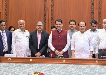 The entire service of the Chief Minister's Relief Fund should be available on 'WhatsApp' order given by Chief Minister Devendra Fadnavis