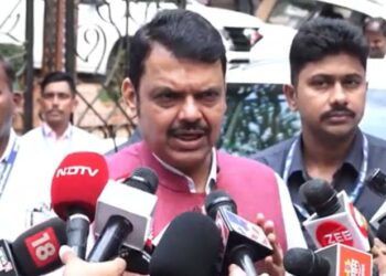 Video : “पाकिस्तानी नागरिकांची यादी तयार; तात्काळ त्यांनी देश सोडून गेलं पाहिजे!” मुख्यमंत्री देवेंद्र फडणवीस नेमकं काय म्हणाले?