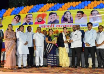 जळगावमध्ये 250 कोटींचे विभागीय क्रीडा संकुल तर ग्रामीण भागासाठी 14 लाखांचे क्रिडांगण अनुदान, नेमकी बातमी काय?