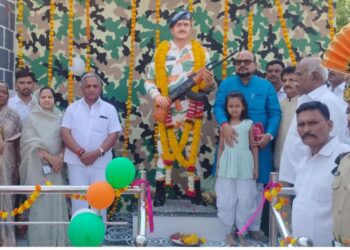 चोपडा तालुक्यातील घोडगाव येथे पालकमंत्र्यांचे हस्ते शहीद जवान सुनिल पाटील यांच्या स्मारकाचे अनावरण