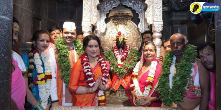 On the occasion of Ashadhi Ekadashi, Chief Minister Devendra Fadnavis performed the Maha Puja of Vitthal Rukmini.