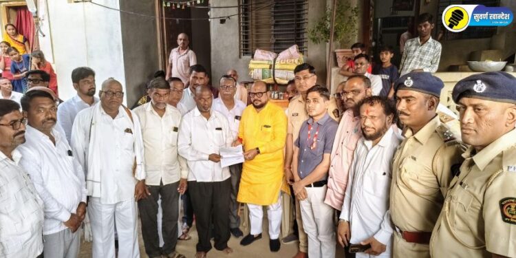 बिबट्याच्या हल्ल्यात मृतक इंदुबाई पाटील यांच्या वारसांना 10 लाखांचा धनादेश सुपूर्द; शेतकरी-पशुपालकांना पालकमंत्र्यांनी केले महत्वाचे आवाहन